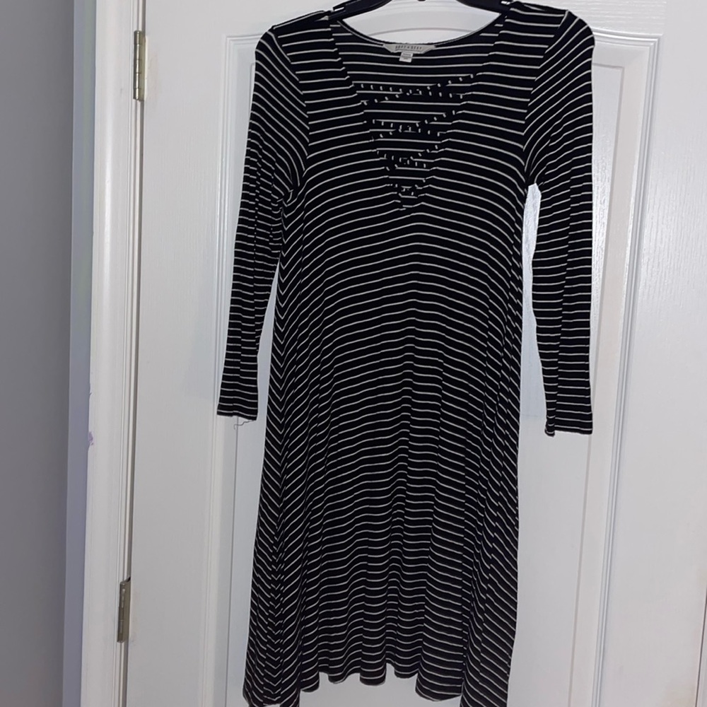 American Eagle black and white striped long sleeve dress, size M, EUC